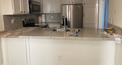 Modesto 2 Bdrm/2 Ba unit in gated area nr shopping, eateries, in unit wash/dryer