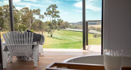 Luxury and seclusion in the Adelaide Hills with breathtaking views