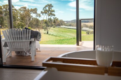 Luxury and seclusion in the Adelaide Hills with breathtaking views