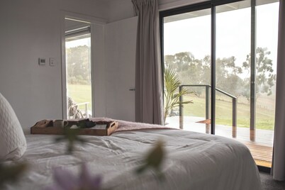 Luxury and seclusion in the Adelaide Hills with breathtaking views
