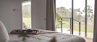 Luxury and seclusion in the Adelaide Hills with breathtaking views