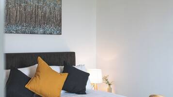 2 bedrooms, iron/ironing board, travel cot, free WiFi