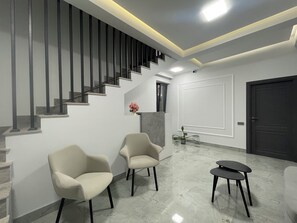 Deluxe Double or Twin Room | Living area - Noragyugh Guesthouse (Yerevan)