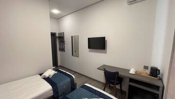 Deluxe Double or Twin Room | Desk, laptop workspace, soundproofing, free WiFi