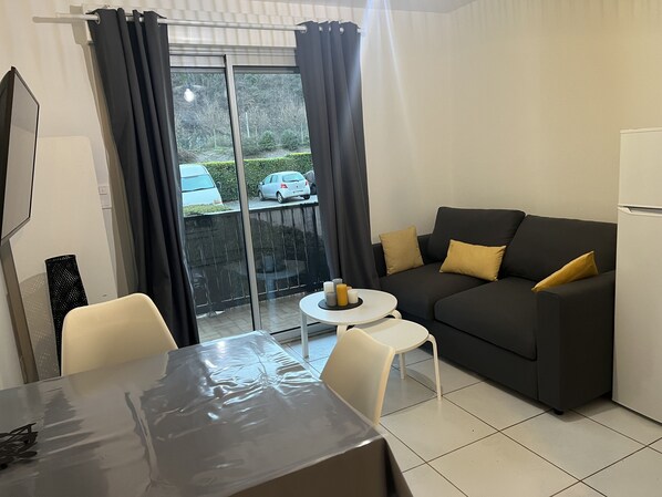 TV - Ouréa, Appartement aux Portes de Ax les Thermes (Savignac-les-Ormeaux)