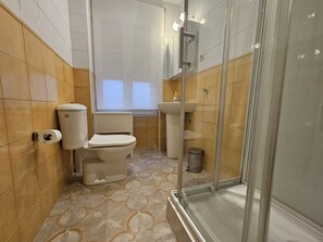 Een douche, handdoeken