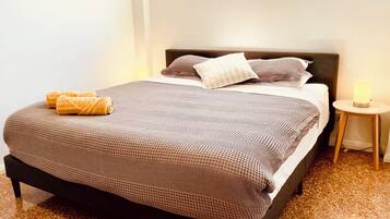 2 bedrooms, iron/ironing board, travel cot, free WiFi