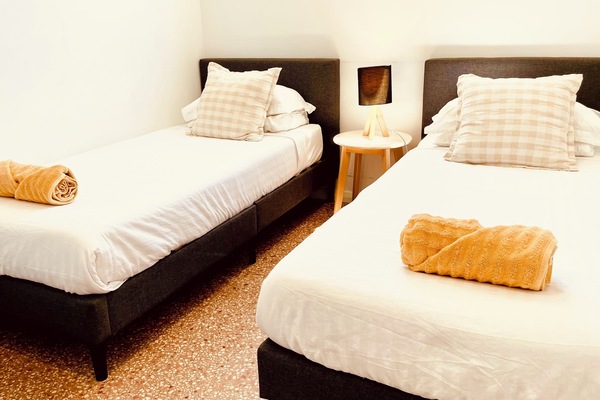 2 bedrooms, iron/ironing board, travel cot, free WiFi