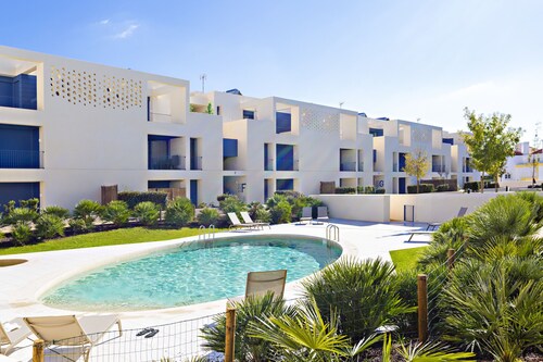 Modern, with pool and gym