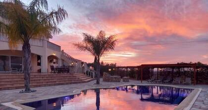 Hideaway Villa - quiet, spacious in unique landscaped gardens with golf green