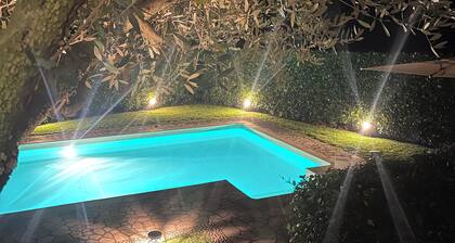 Elegante Villa con piscina privata a Bracciano per una vacanza in totale relax