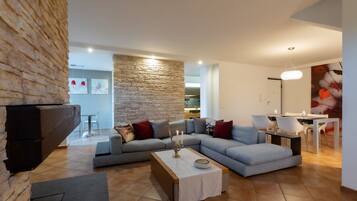 Smart TV, fireplace, table tennis, books