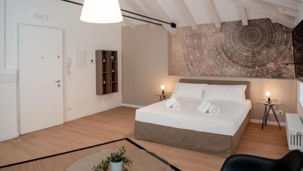 Double Room | Down comforters, desk, laptop workspace, soundproofing - Tergestroom  (Trieste)
