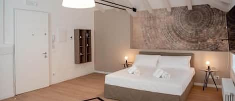 Double Room | Down duvets, desk, laptop workspace, soundproofing