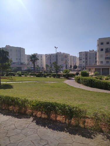 Un bel appartement pas loin de la plage avec 3 ch et un salon Wifi Tv IPTV.