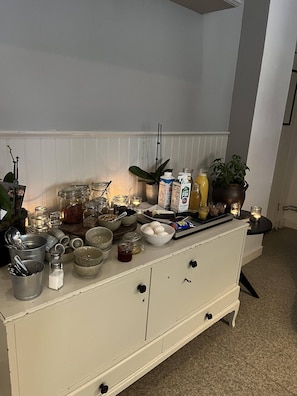 Daily to-go breakfast for a fee - Hotell Vik (Borensberg)