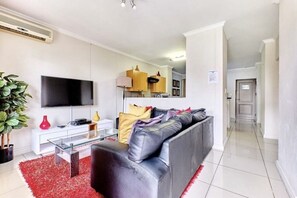 Exclusive Apartment, 2 Bedrooms, Non Smoking, City View | In-room dining