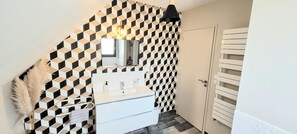 Toallas, jabón, champú y papel higiénico