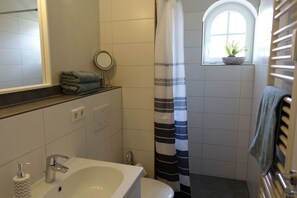 Douche, serviettes fournies