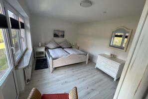 1 Schlafzimmer, Bügeleisen/Bügelbrett