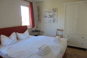 3 bedrooms, desk, free WiFi