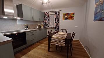 Kühlschrank, Herdplatte, Geschirrspüler