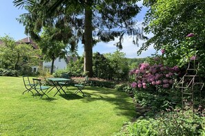 Outdoor dining - Art Nouveau villa am See (Ascheberg)