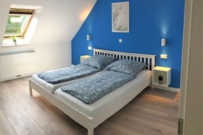 2 bedrooms, travel cot