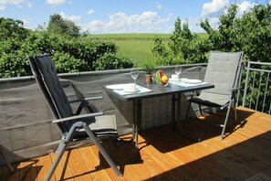 Outdoor dining - Holiday apartment Hammann (Sietow OT Hinrichsberg)