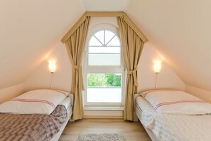 3 عدّة غرف نوم ومكواة/لوح كي