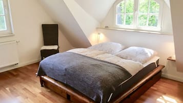 1 bedroom, iron/ironing board, travel crib