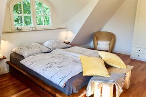 1 bedroom, iron/ironing board, travel crib