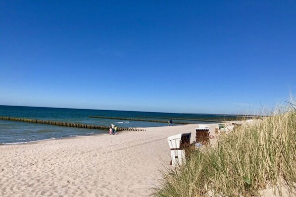 Una spiaggia nelle vicinanze