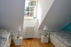 1 Schlafzimmer, Reisekinderbett