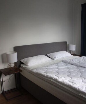 2 bedrooms, iron/ironing board, travel cot, WiFi