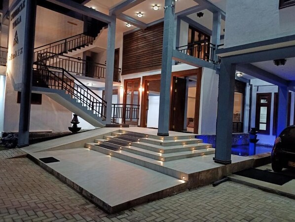 Front of property - Pinnacle Villa (Anuradhapura)