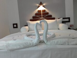 Deluxe Double Room | Desk, soundproofing - Pinnacle Villa (Anuradhapura)