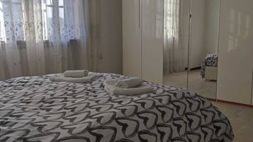 3 bedrooms, iron/ironing board, free WiFi, bed sheets