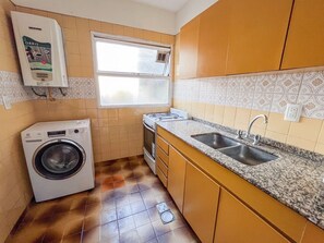 Fridge, microwave, oven, coffee/tea maker