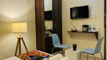 Deluxe Suite | Laptop workspace, soundproofing, free WiFi