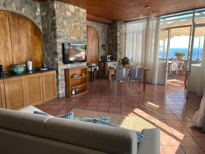 Villa – panorama | TV