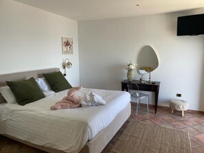 Panoramic Villa | 2 bedrooms, down duvets, blackout curtains, iron/ironing board - Villa Stone (Vico Equense)
