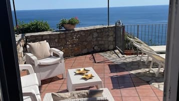 Panoramic Villa | Living area | 32-inch flat-screen TV with cable channels