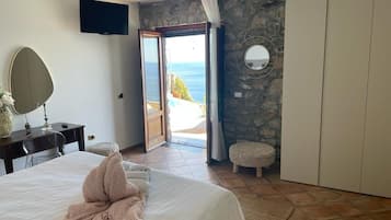 Panoramic Villa | 2 bedrooms, down comforters, blackout drapes, iron/ironing board