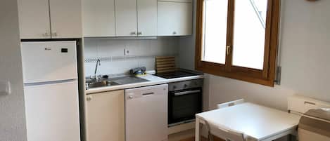 Mikrowelle, Ofen, Herdplatte, Geschirrspüler