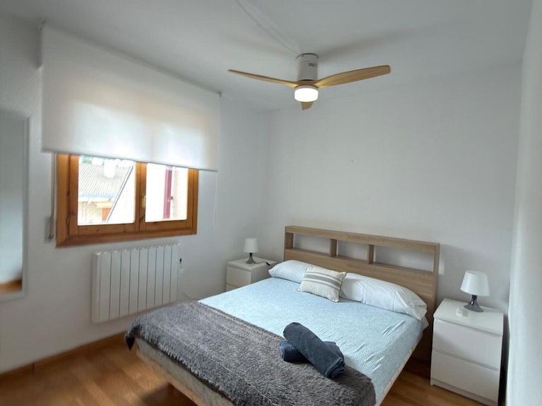 Charming Penthouse With Pool And Parking In Jaca - Jaca