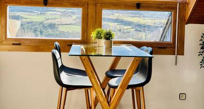 Cozy 1-BR Apt with Pool, Near Downtown, Parking Included, Sleeps 4