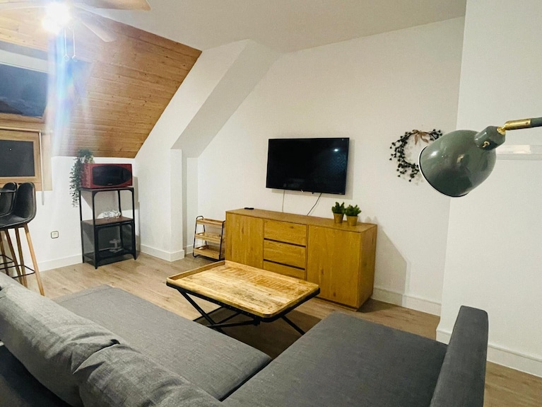 Apartamento Con Piscina Y Parking En Jaca, Cerca Del Centro, Ideal Para Familias - Jaca