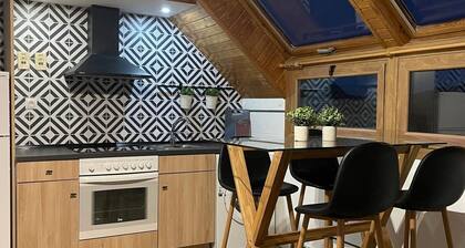 Cozy 1-BR Apt with Pool, Near Downtown, Parking Included, Sleeps 4