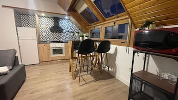 Microwave, oven, stovetop, coffee/tea maker